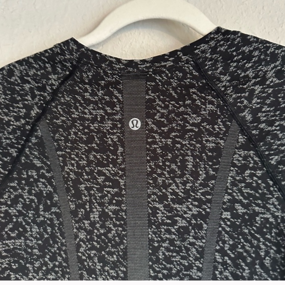 Lululemon Swiftly Tech Short Sleeve Shirt 2.0
Distorted Static Black Alpine, EUC - Picture 6 of 7